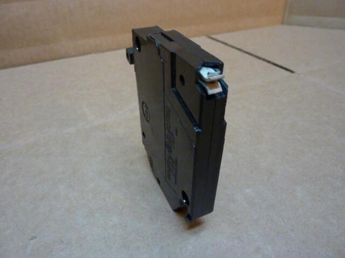 Used GENERAL ELECTRIC / GE 15 Amp Circuit Breaker TQP115 #27755