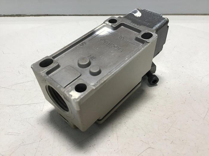 Used OMRON Limit Switch D4B-2115N-R #121532