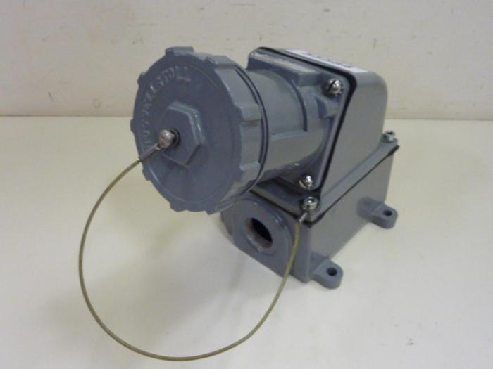 Used RUSSELLSTOLL Receptacle DS3404FRAB0 #55584