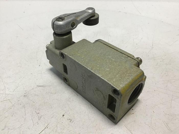 Used YAMATAKE Micro Limit Switch 1LS1-J #122153
