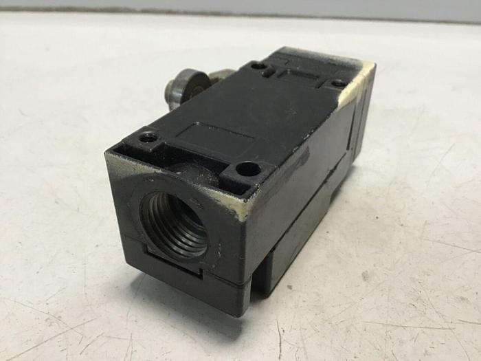 Used SQUARE D Limit Switch 9007-AEQ2699 Used