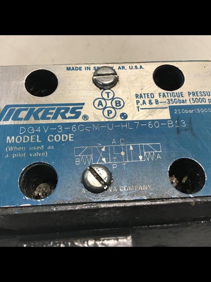 Used VICKERS Solenoid Directional Valve DG4V-3-6C-M-U-HL7-60-B13 Used