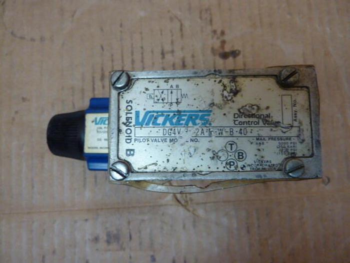Used VICKERS Directional Control Valve DG4V-3-2A-M-W-B-40 #30331