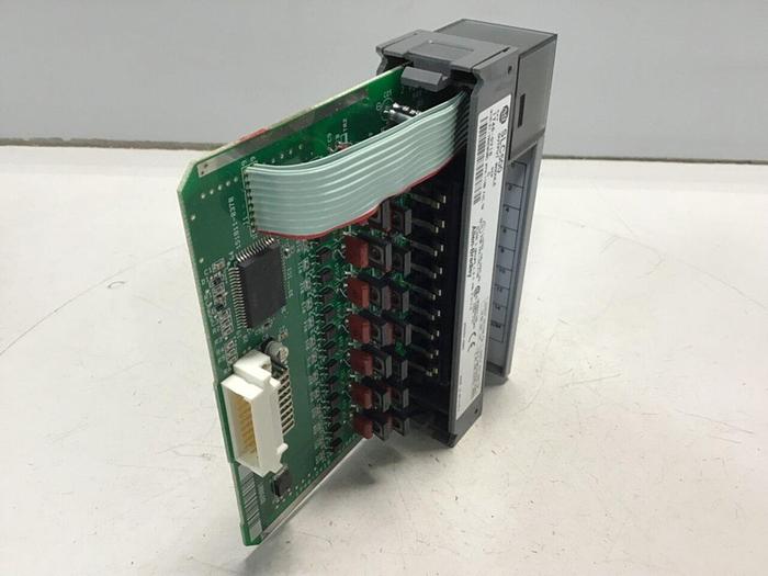 Used ALLEN BRADLEY Output Module 1746-OV16 SER C #118327