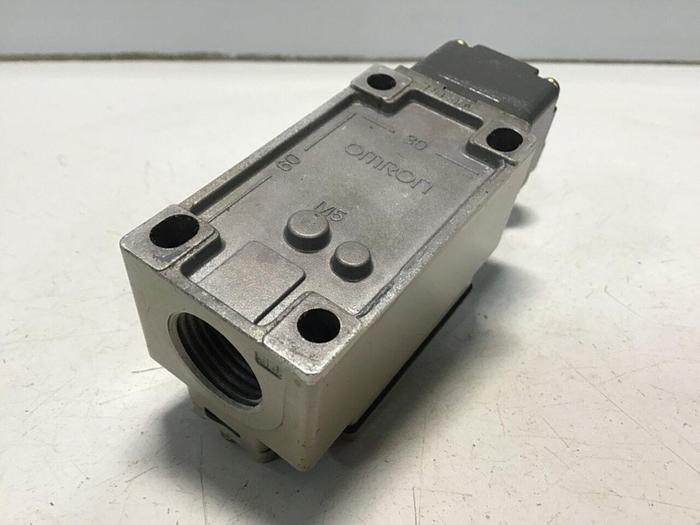 Used OMRON Limit Switch D4B-2115N-R #121509