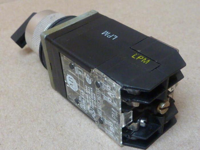 Used ALLEN BRADLEY Selector Switch 800MR-JX2K #38170