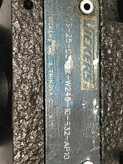 Used VICKERS Directional Control Valve DG4V-35-2AL-M-U-HL7-60-EN490 #115864