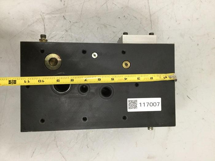 Used CINCINNATI MILACRON Manifold Block B-00171 / B 95 WH #117007