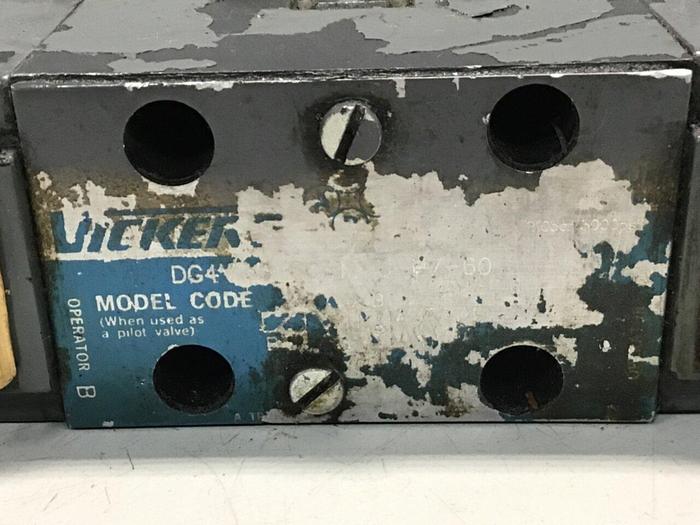 Used VICKERS Directional Valve DG4V-3-6C-M-U-H7-60 #142951