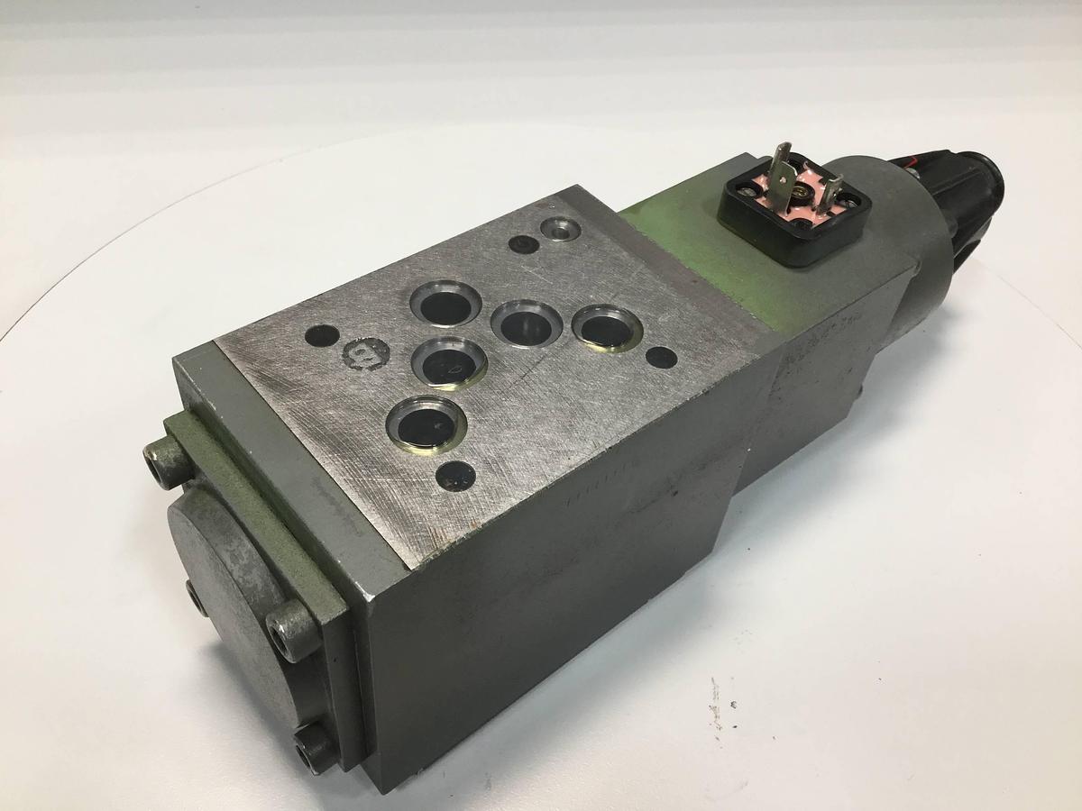 Used MANNESMANN REXROTH Proportional Flow Control Valve 4WRE10EA641224Z4M468 Used