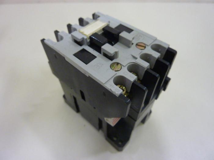 Used ALLEN BRADLEY Contactor 100-A12ND3 SER B #49766