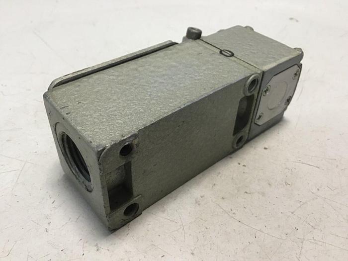 Used TELEMECANIQUE Lox-Switch C2JK05 #121782