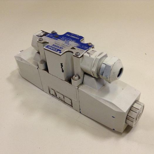 Used VICKERS Directional Control Valve DC4V37CMP7H750 #77772