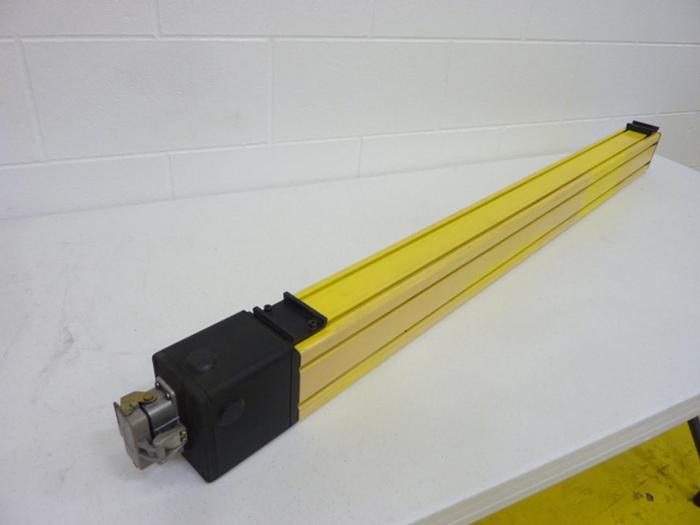Used SICK OPTIC ELECTRONIC Light Curtain Sender AGSS 1200-2121 Used