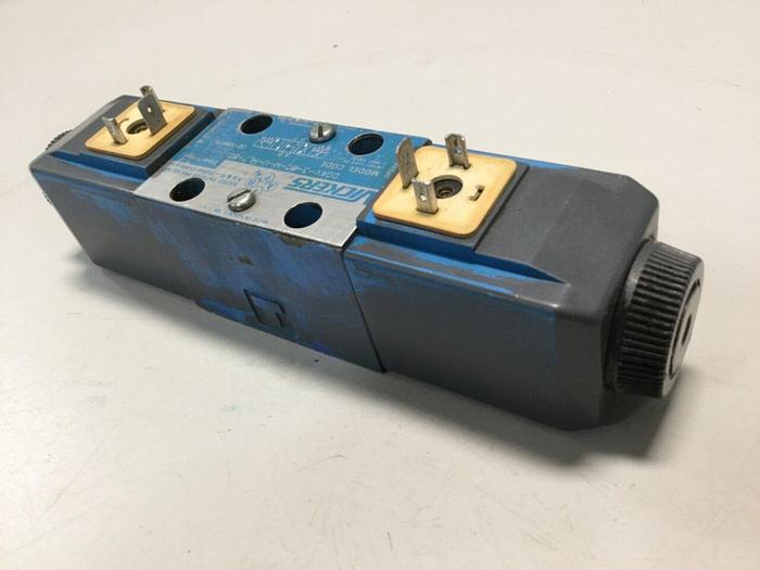 Used VICKERS Directional Valve DG4V-3-6C-M-U-HL7-60 Used