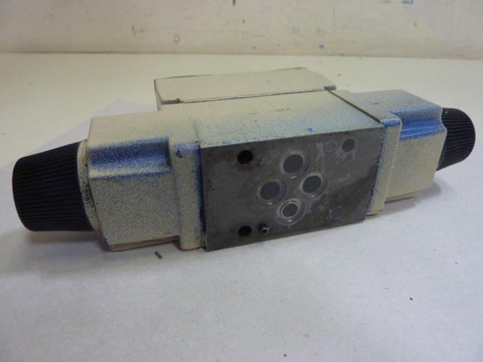 Used VICKERS Directional Control Valve DG4V32CMPA5WLBP1540 #66067