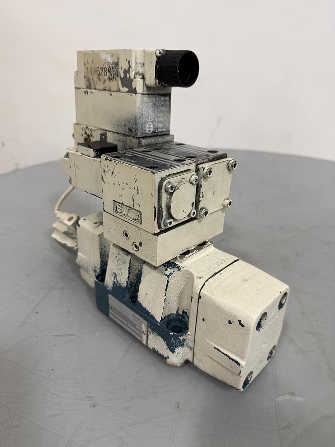 Used BOSCH Hydraulic Servo Valve 0 811 404 607 USED