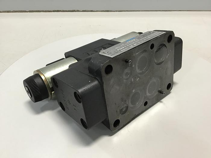 Used VICKERS DG4V-3S-6C-M-U-HL7-60-EN490-B13 Valve Used #145435