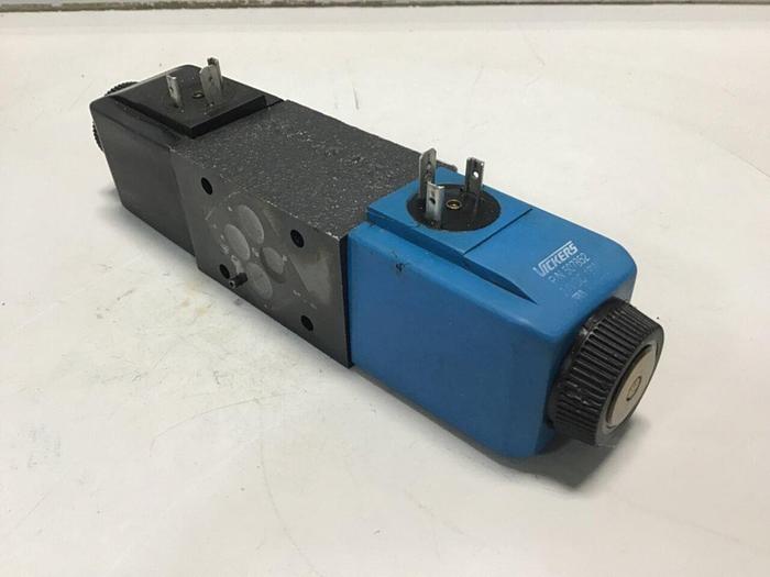 Used VICKERS Valve DG4V-3-6C-M-U-HL7-60-EN594 Used