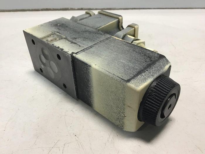 Used VICKERS Valve DG4V-3S-2A-M-FW-D7-H5-60 #132199