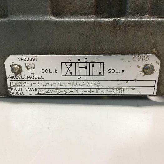 Used VICKERS Valve DG4V-3S-6C-M-FW-B5-60 #97658
