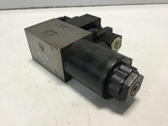 Used TOKIMEC Directional Control Valve DG4V-3-2A-M-P7-H-7-52 #95794