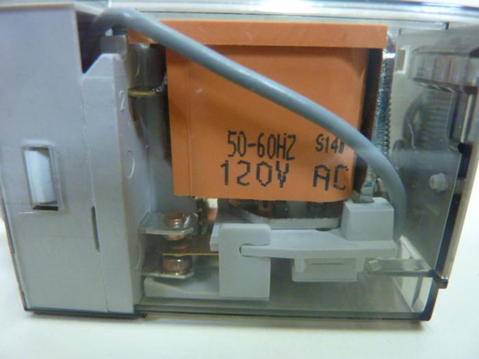 Used ALLEN BRADLEY Relay Switch 700-HA33A1 SER D #76334