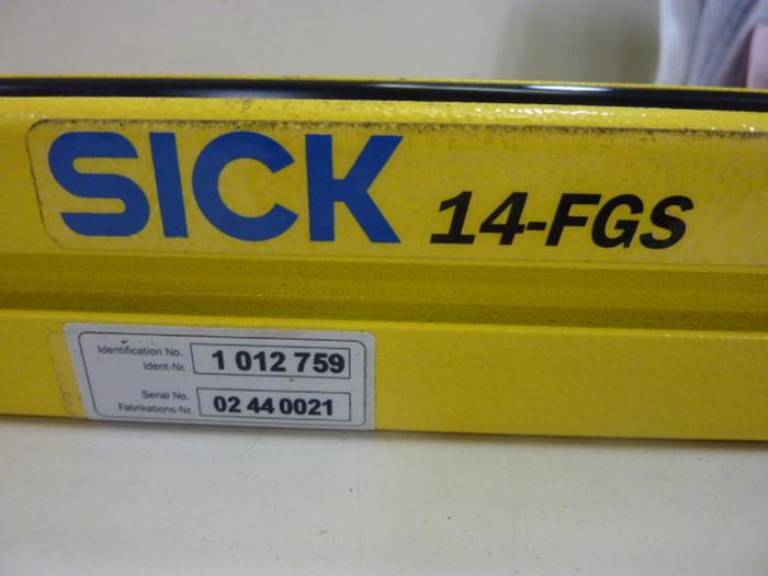 Used SICK OPTIC ELECTRONIC Light Curtain Sender FGSS 600-111 #49691