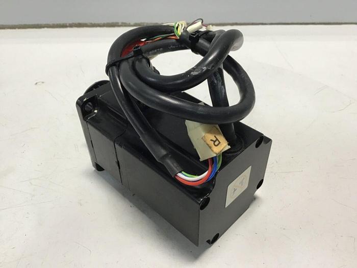 Used YASKAWA Servo Motor SGMP-01AWYR22 #131502