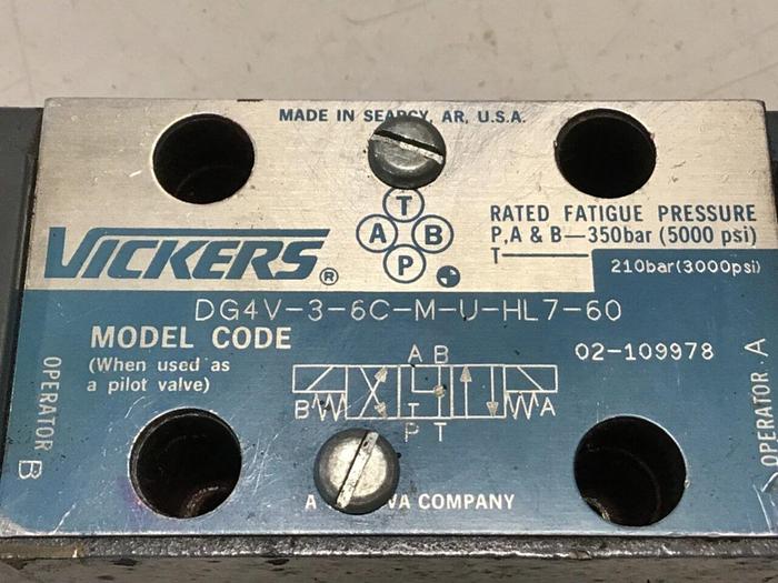 Used VICKERS Directional Valve DG4V-3-6C-M-U-HL7-60 Used