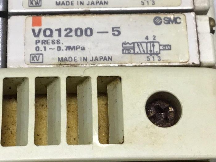Used SMC Manifold / Valves VQ1100-5 #129045