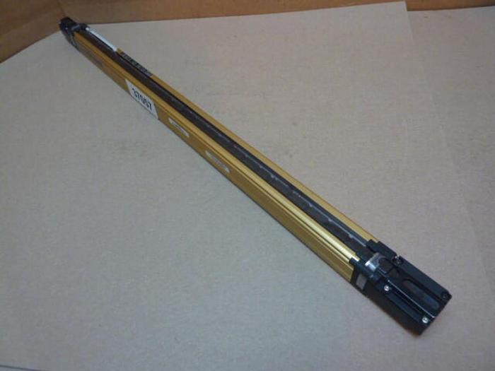 Used SUNX LTD Light Curtain Emitter SF4B-H32-01 EV2 #37057