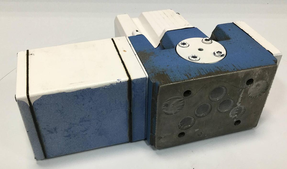 Used MOOG D661-5009 SERVO JET HYDRAULIC VALVE USED 