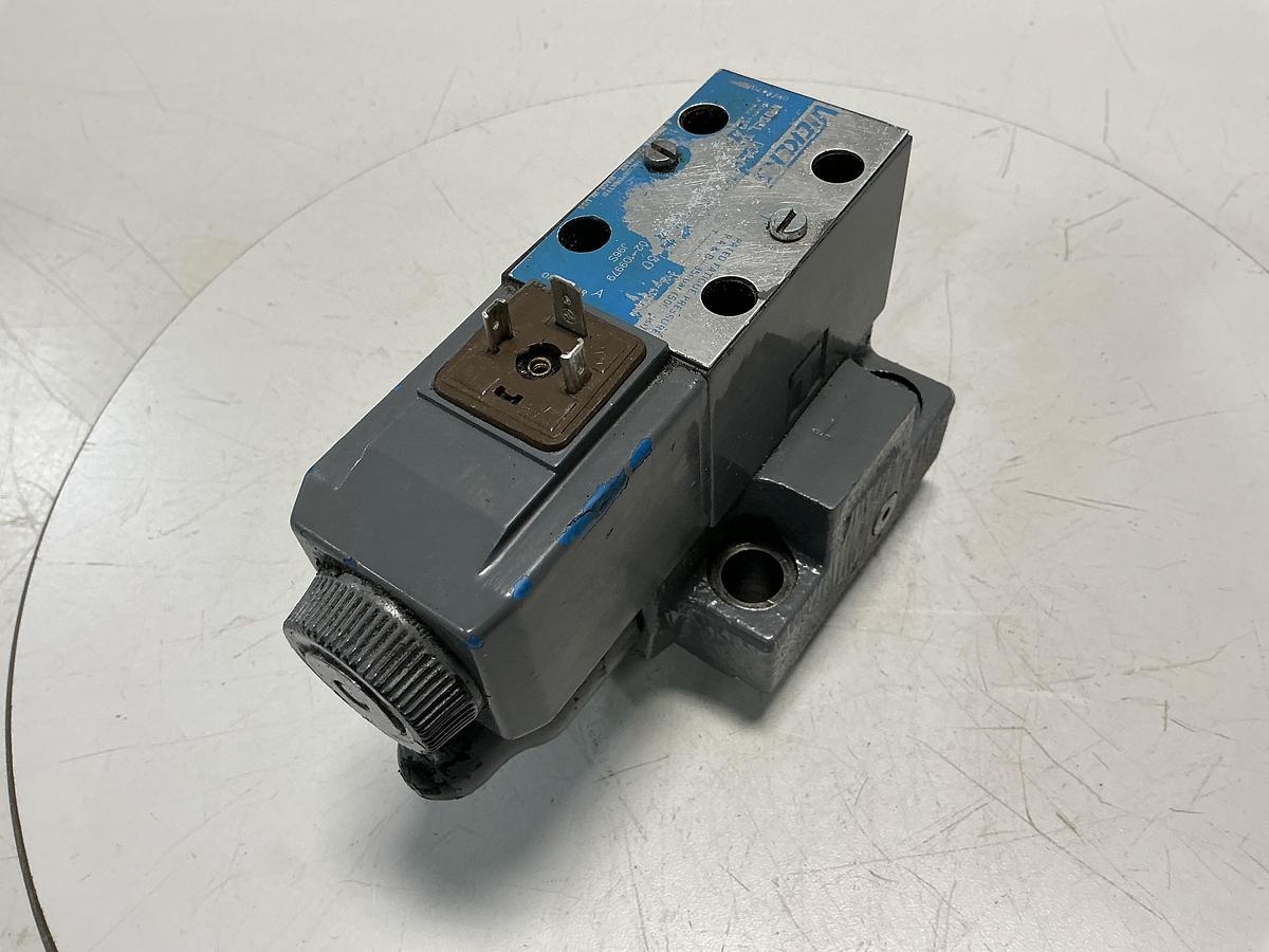 Used VICKERS DG4V-3-2AL-M-U-HL7-60