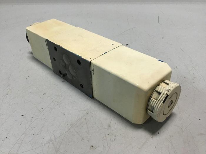 Used VICKERS Directional Valve DG4V-3-6C-M-U-HL7-60 Used