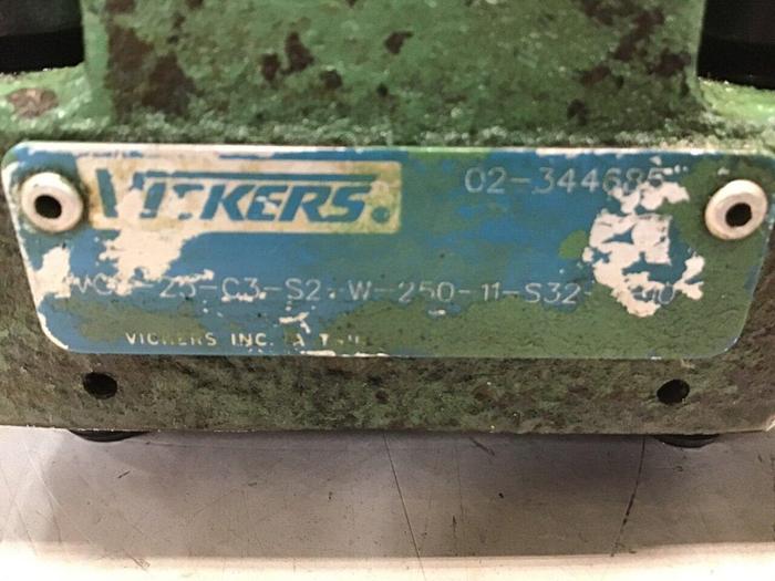 Used VICKERS Directional Valve DG4V-3S-2AL-M-U-HL7-60-EN490 #142355