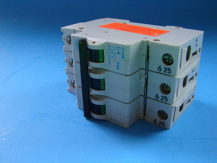 Used GENERAL ELECTRIC / GE 4 Amp Circuit Breaker V07304 #10125