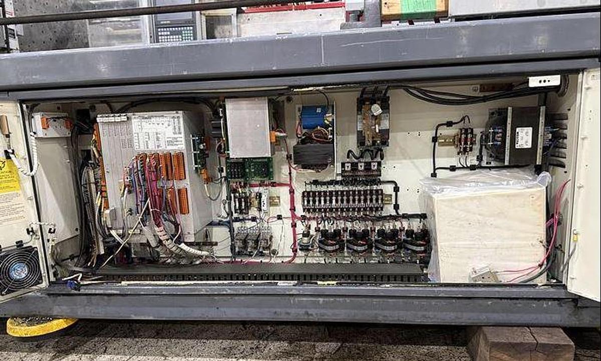 Used 1999 VAN DORN 500 Ton Injection Molding Machine 500HT-4300 USED