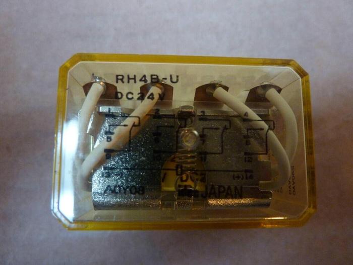Used IDEC Relay RH4B-U #27566 DNL SCRAPPED