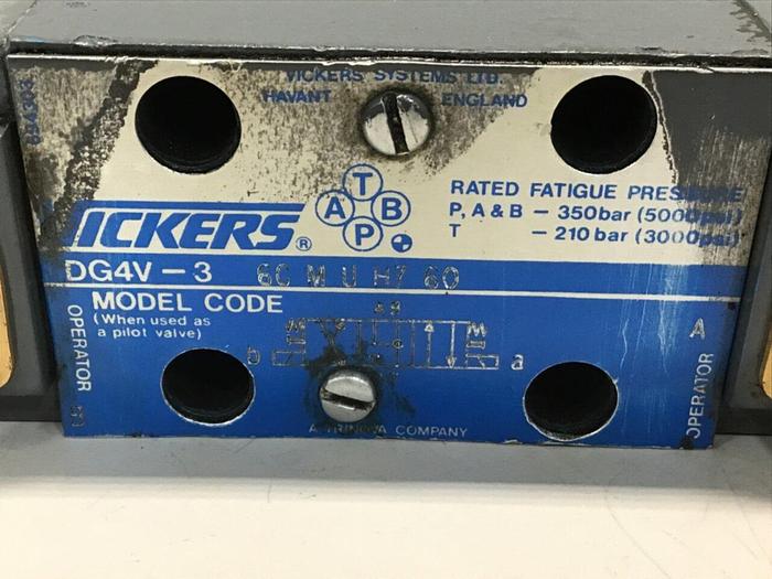 Used VICKERS Directional Valve DG4V-3-6C-M-U-H7-60 USED