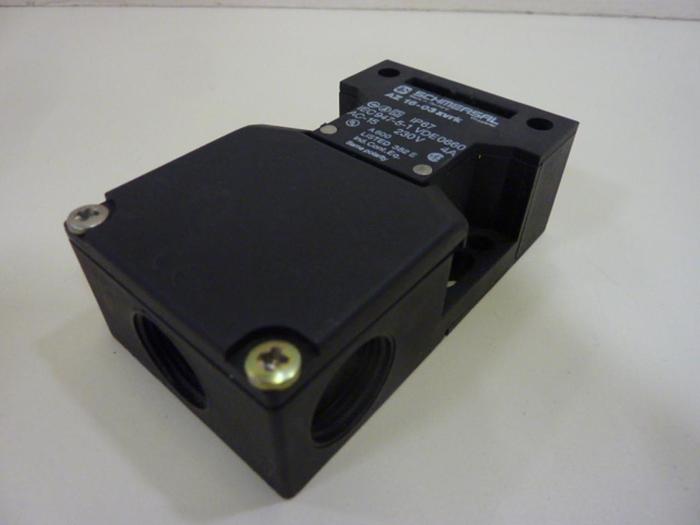 Used SCHMERSAL Interlock Switch AZ16-03ZVRK #50226