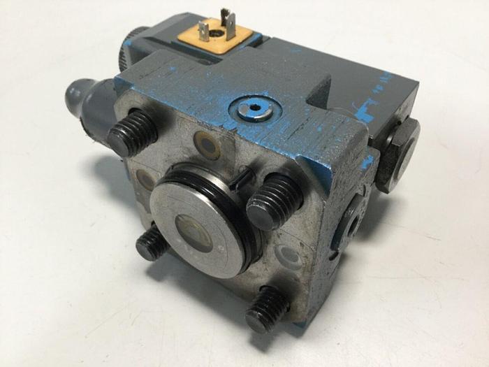 Used VICKERS Valves DG4V-3-2AL-M-U-HL7-60 Used