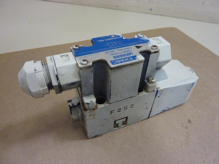 Used VICKERS Directional Control Valve DG4V32AMP7H750 #64583