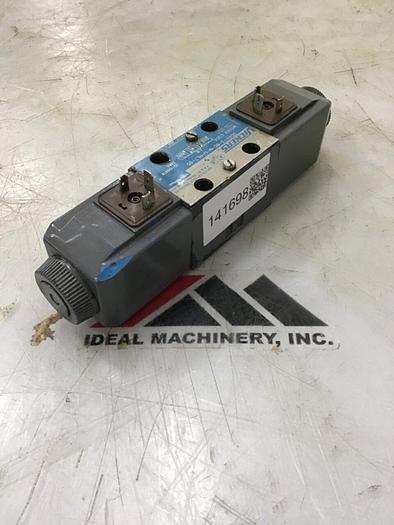 Used VICKERS Directional Valve DG4V-3-6C-M-U-HL7-60 Used