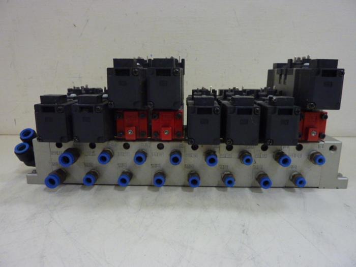 Used SMC Control Block w/ Valves VS7-6-FG-D-32 #60107