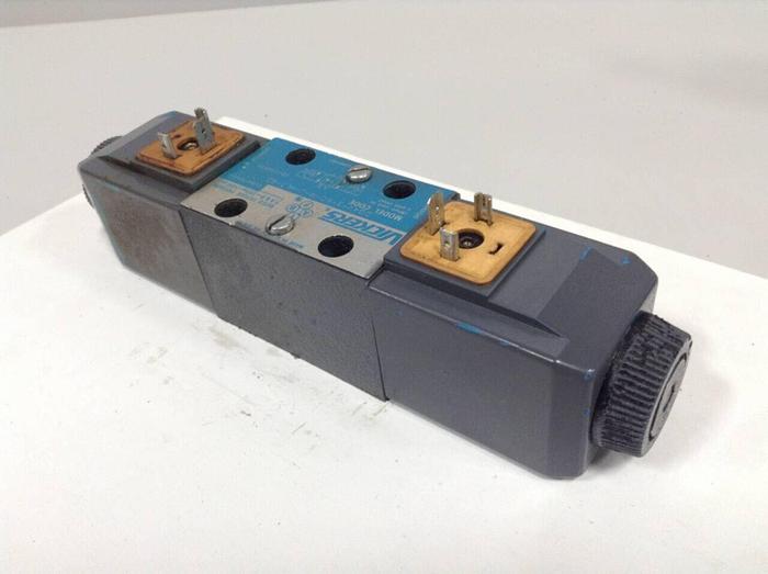 Used VICKERS Directional Valve DG4V-3-6C-M-U-HL7-60 Used