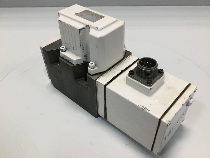 Used MOOG Servo Valve J661-040A #95822