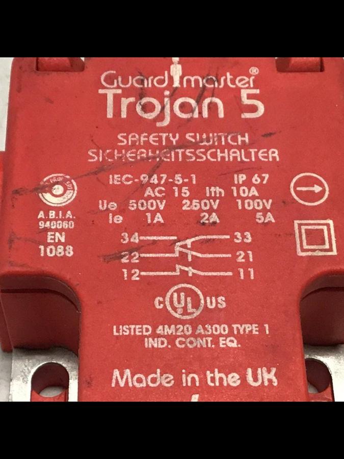 Used ALLEN BRADLEY Guardmaster Switch TROJAN 5 Used