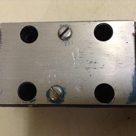 Used VICKERS Valves DG4V-3-2AL-M-U-HL7-60 #89145