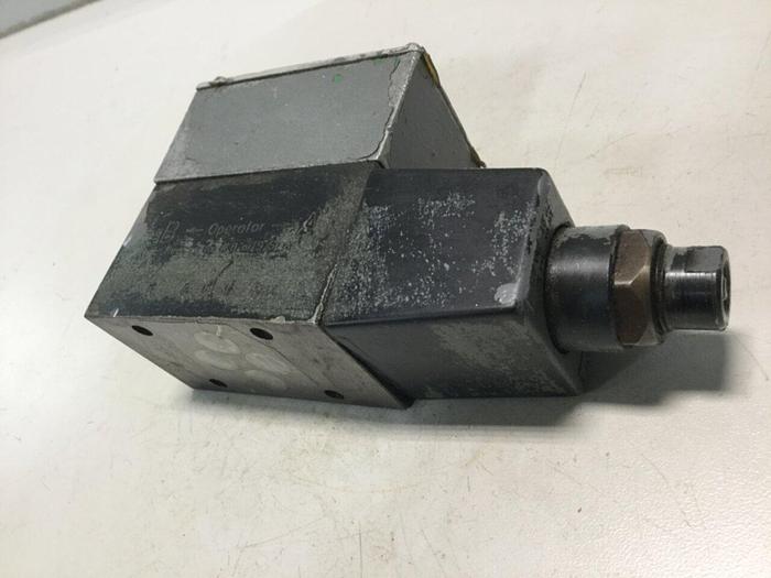 Used PARKER Directional Control Valve D31VW4H4Y 11 #102659